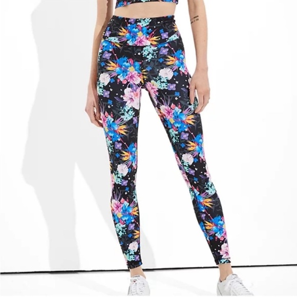 AE x Naito • The Everything Legging Black Floral - Picture 2 of 6
